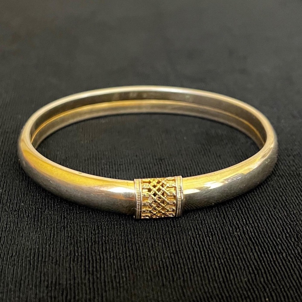 Vintage Gold Tone Bangle Bracelet Filigree Center‎ Detail 7" Minimal